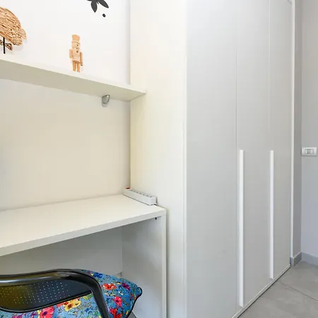 Desenzanoloft Official Partner Marriott Homes & Peschiera Fantasy Apartment's Peschiera del Garda