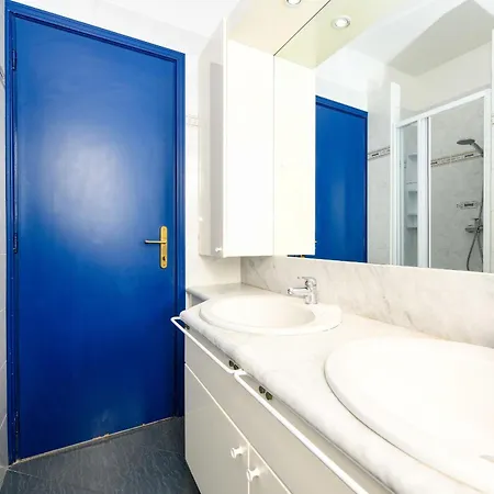 Desenzanoloft Official Partner Marriott Homes & Peschiera Fantasy Apartment's Apartment Peschiera del Garda