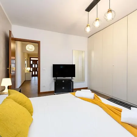 Desenzanoloft Official Partner Marriott Homes & Peschiera Fantasy Apartment's Apartment Peschiera del Garda