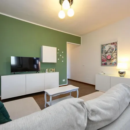 Desenzanoloft Official Partner Marriott Homes & Peschiera Fantasy Apartment's Peschiera del Garda