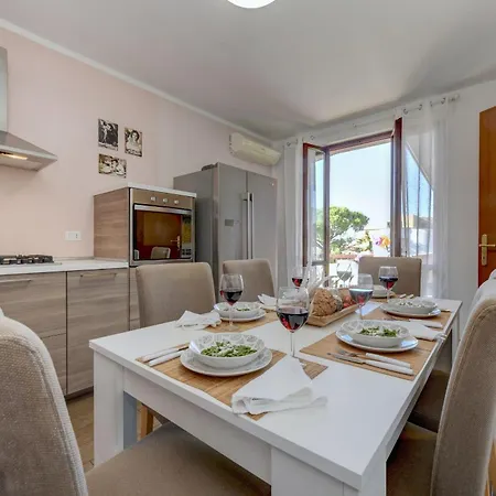 Desenzanoloft Official Partner Marriott Homes & Peschiera Fantasy Apartment's Apartment
