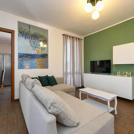 Desenzanoloft Official Partner Marriott Homes & Peschiera Fantasy Apartment's Apartment Peschiera del Garda