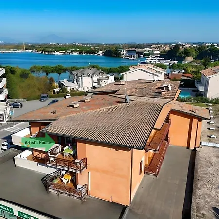 Desenzanoloft Official Partner Marriott Homes & Peschiera Fantasy Apartment's Apartment
