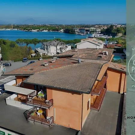 Peschiera Fantasy Apartment's Desenzanoloft Official Partner Homes & By Marriott Bonvoy Peschiera del Garda