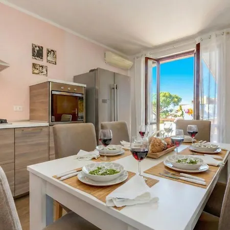 Peschiera Fantasy Apartment's Desenzanoloft Official Partner Homes & By Marriott Bonvoy דירה