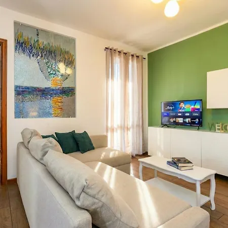 Peschiera Fantasy Apartment's Desenzanoloft Official Partner Homes & By Marriott Bonvoy פסקיארה דל גארדה