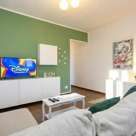 Peschiera Fantasy Apartment's Desenzanoloft Official Partner Homes & By Marriott Bonvoy דירה *