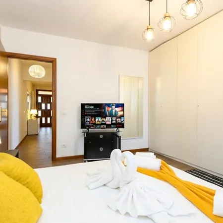 Peschiera Fantasy Apartment's Desenzanoloft Official Partner Homes & By Marriott Bonvoy דירה