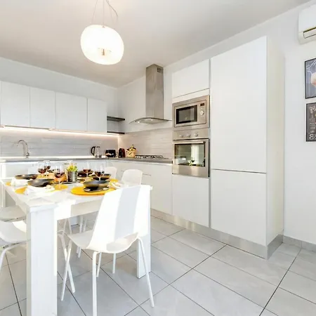 Peschiera Fantasy Apartment's Desenzanoloft Official Partner Homes & By Marriott Bonvoy 아파트 *